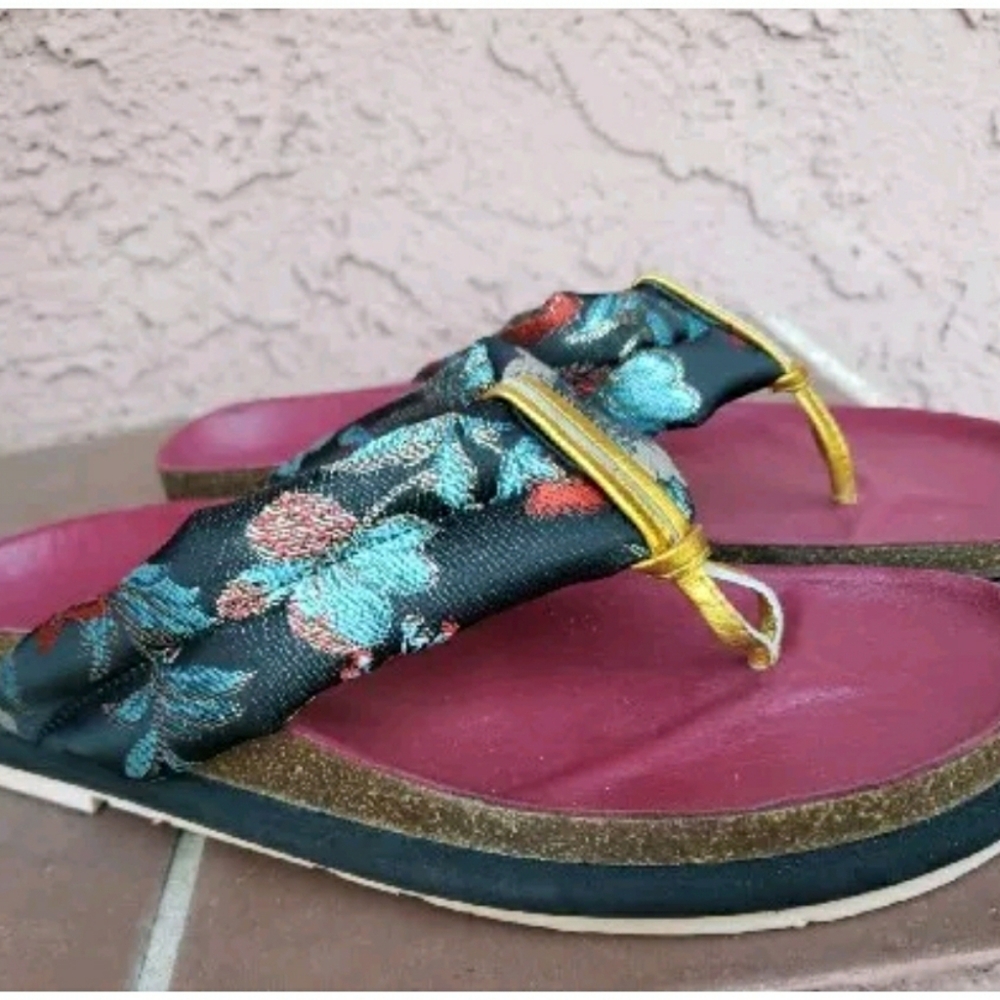 Charlotte Stone x Reformation Thong Sandals sz 9